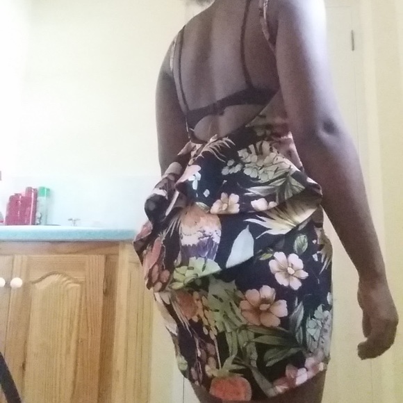 Bodycon, Peplum, Floral Dress w/ Low-Cut Back - Picture 2 of 3